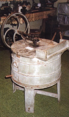 Kitchenware & Hand-operated Washing Machine.