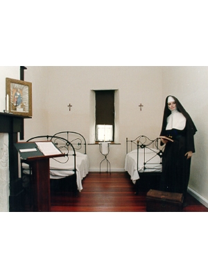 Display Woods MacKillop Schoolhouse - bedrooms