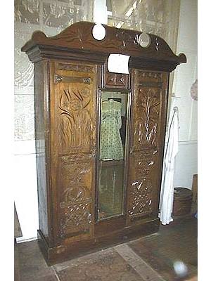 Wardrobe Carved Draws - Wardrobe