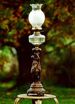 Kerosene lamp Anucapnic Figurine Lamp