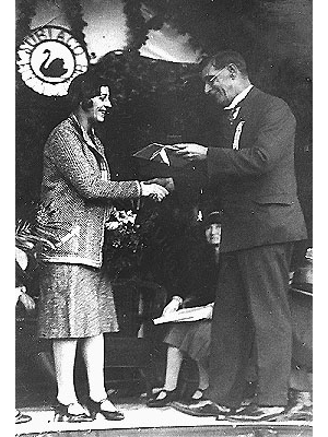 Photograph Amy Johnson meets Mayor George Olney