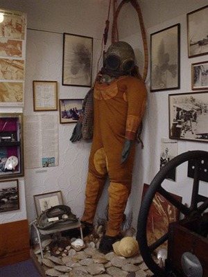 Diving Suit Pearl Divers Suit, Helmet and Boots
